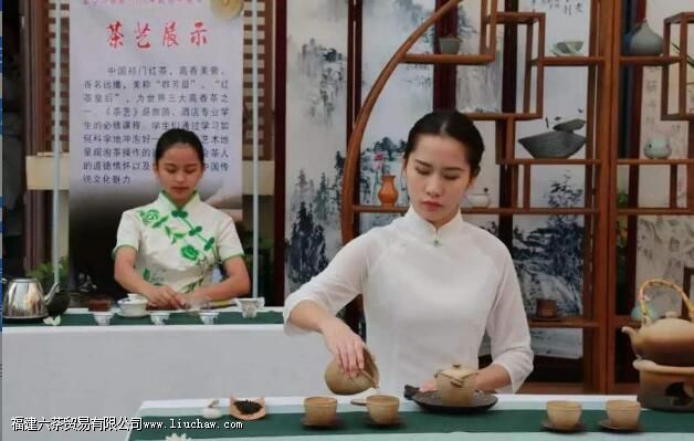 ������ݺ��ı�׼���ճ���