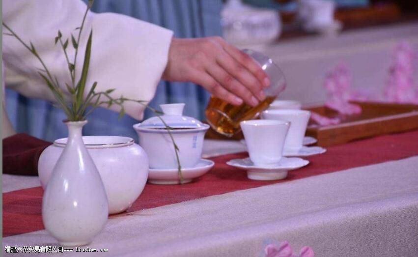 ������ݺ��ı�׼���ճ���