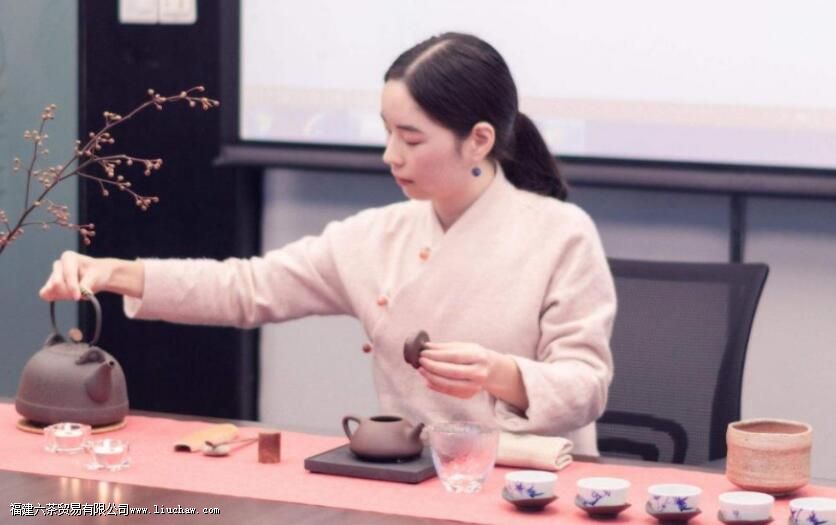 ������ݺ��ı�׼���ճ���