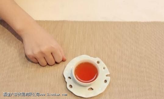 女士喝茶的握杯方式 女士喝茶的握杯方式