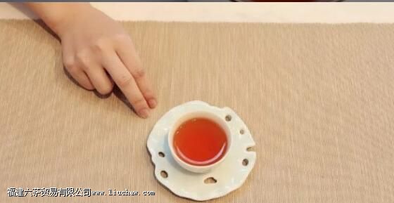 女士喝茶的握杯方式 女士喝茶的握杯方式