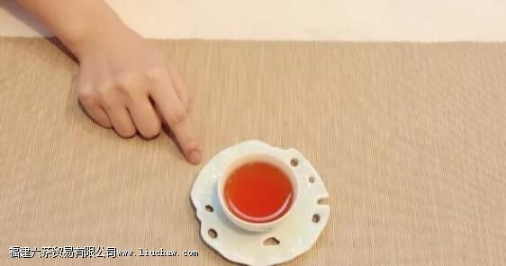 女士喝茶的握杯方式 女士喝茶的握杯方式
