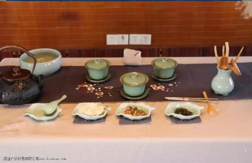 ��������ʲô����Щ��ɫ