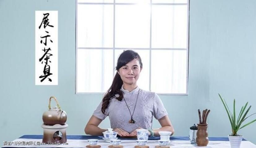 乌龙茶茶艺冲泡流程 乌龙茶茶艺冲泡流程