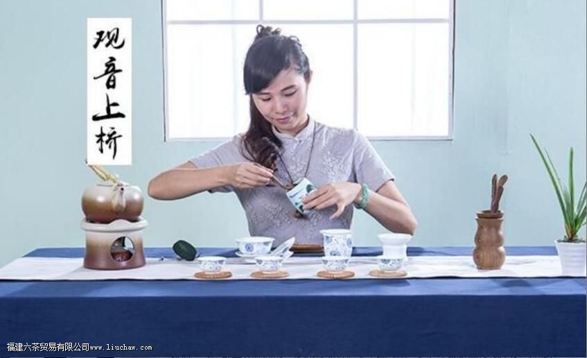乌龙茶茶艺冲泡流程 乌龙茶茶艺冲泡流程
