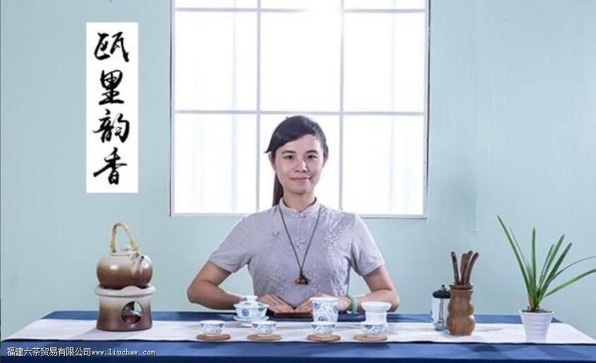 乌龙茶茶艺冲泡流程 乌龙茶茶艺冲泡流程