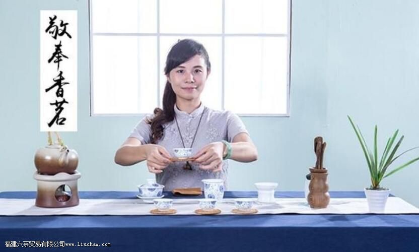 乌龙茶茶艺冲泡流程 乌龙茶茶艺冲泡流程