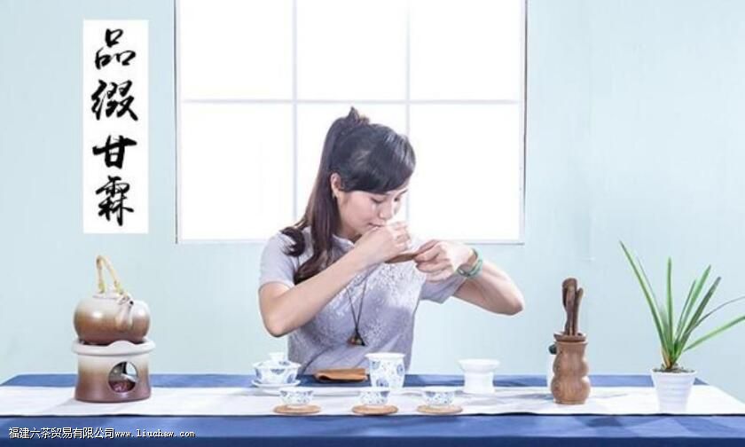 乌龙茶茶艺冲泡流程 乌龙茶茶艺冲泡流程