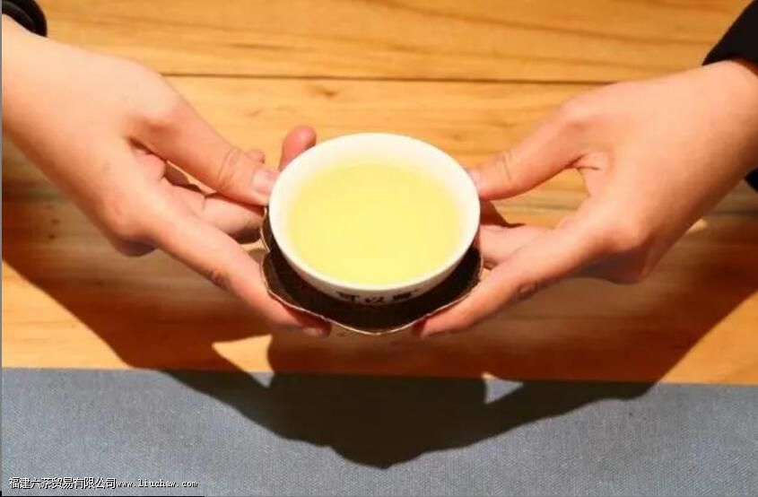 斟茶礼仪是哪些 斟茶礼仪是哪些