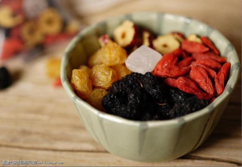 枸杞桑椹桂圆肉一起泡水的作用 枸杞桑椹桂圆肉一起泡水的作用