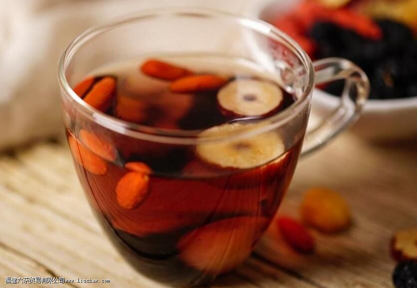 枸杞桑椹桂圆肉一起泡水的作用 枸杞桑椹桂圆肉一起泡水的作用
