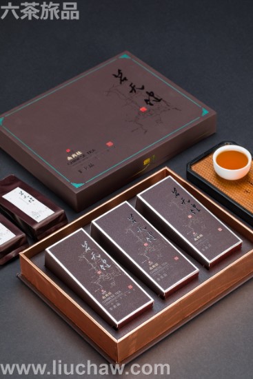 ����� һ��300Ԫ