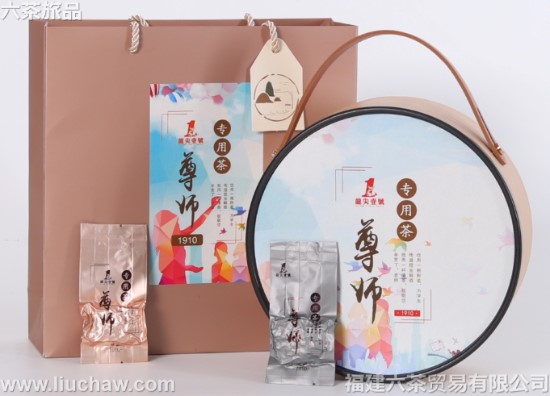 ���۲� ���װ һ��300�� 900Ԫ