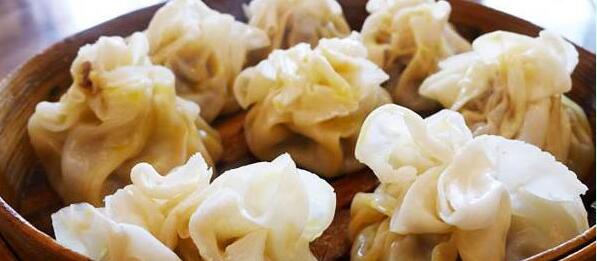 ���ɹ�����������ͺ������ι���̽Ѱ��ʳ�ټ�