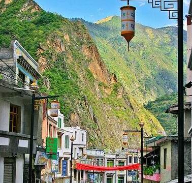 行走在川藏南线之四川段甘孜旅游攻略交通节点之雅江