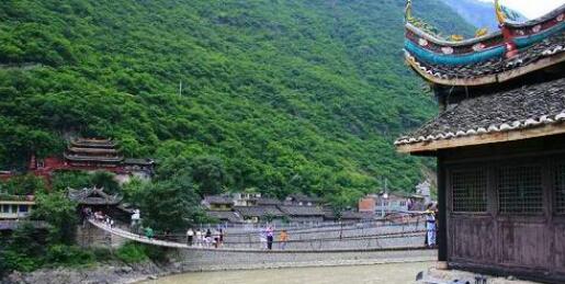 行走在川藏南线之四川段甘孜旅游攻略交通节点之泸定