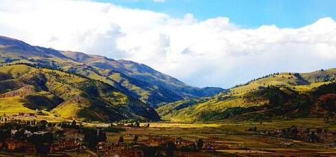 行走在川藏南线之四川段甘孜旅游攻略交通节点之理塘