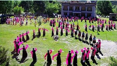 行走在川藏南线之四川段甘孜旅游攻略交通节点之巴塘