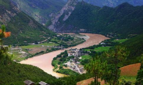 澜沧江梅里大峡谷