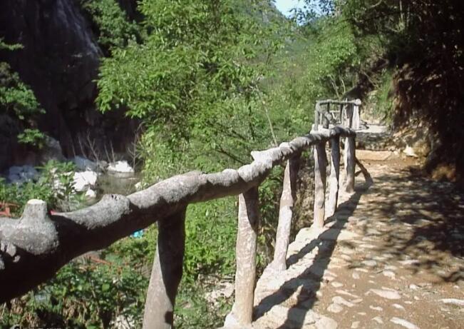 鄣山大峡谷风景区