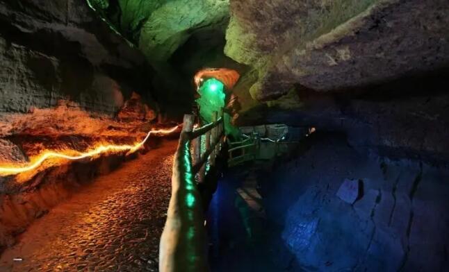 临沂沂水地下萤光湖