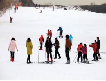东岭生态滑雪场