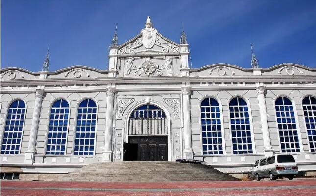 达永山四季滑雪馆