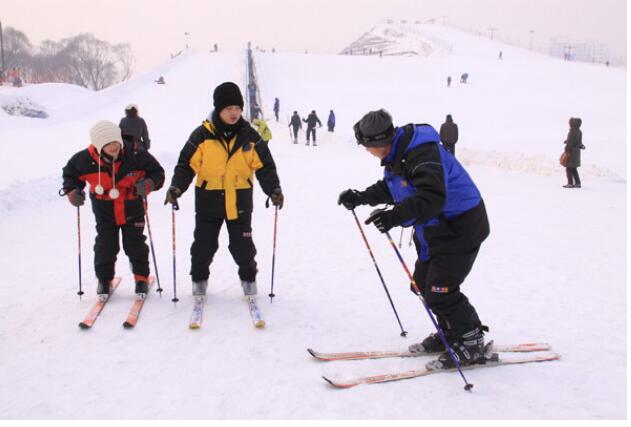 北戴河集发滑雪场