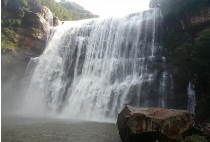 赤水十丈洞大瀑布..