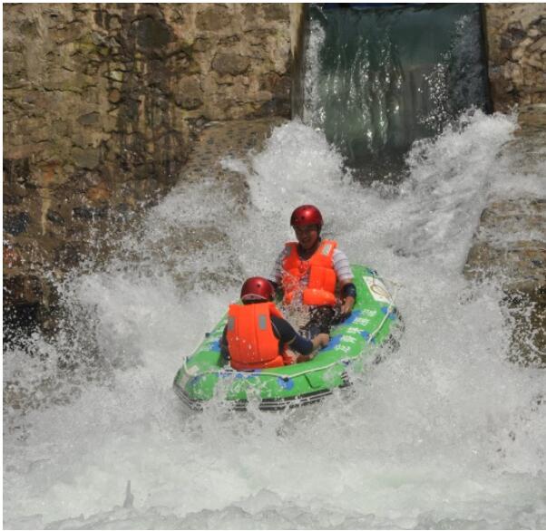 金华龙潭大峡谷漂流.