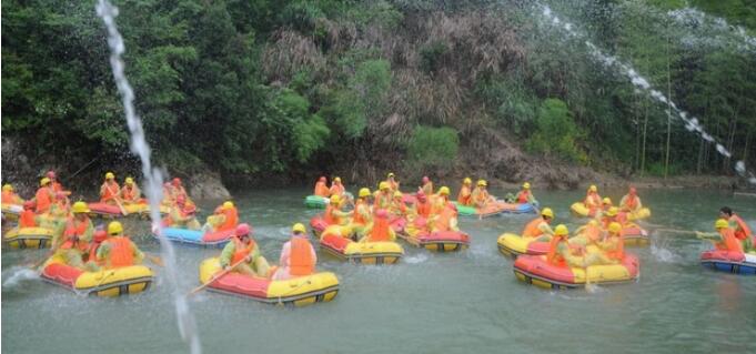 浮盖山峡谷漂流