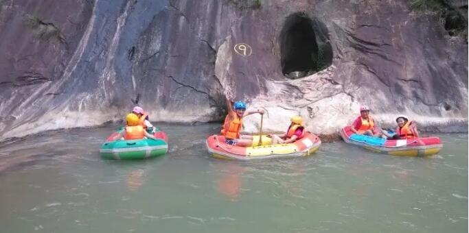 上饶灵山大峡谷漂流