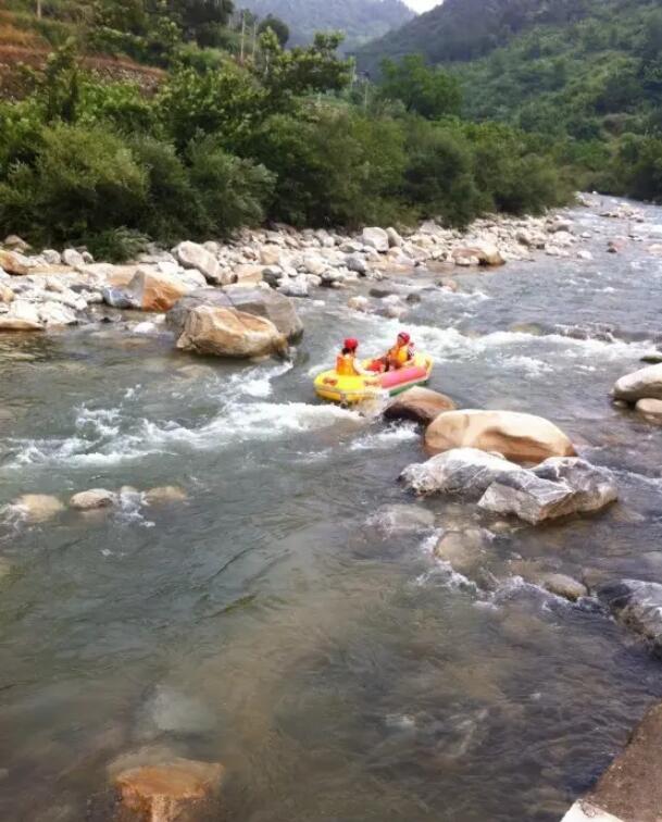 大别山峡谷漂流