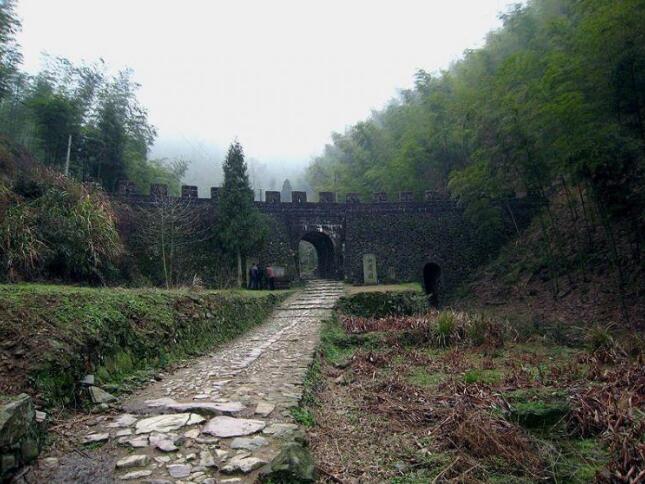 ��ɽ��ϼ�أ�