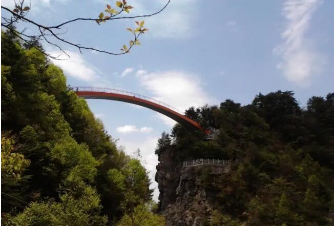 神农架天生桥景区,