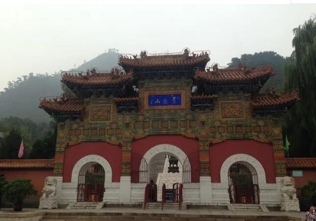 ����ɽ������