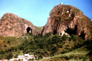 �е����ﶴ��