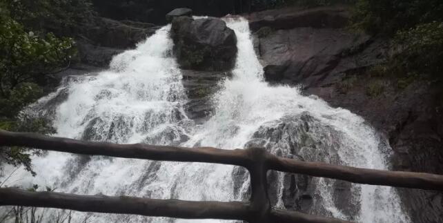 广西贺州十八水原生态公园,