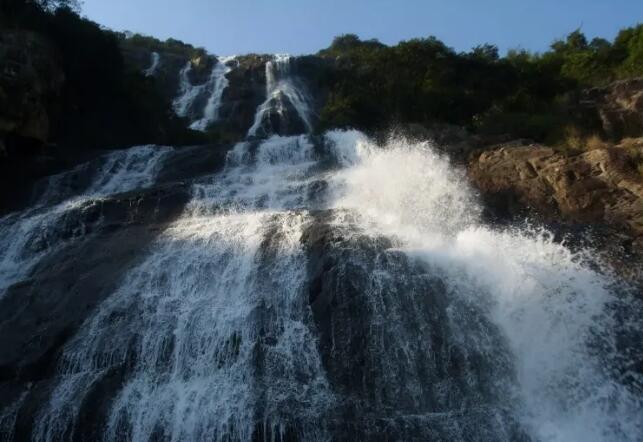 ���ǰ�ˮկ��