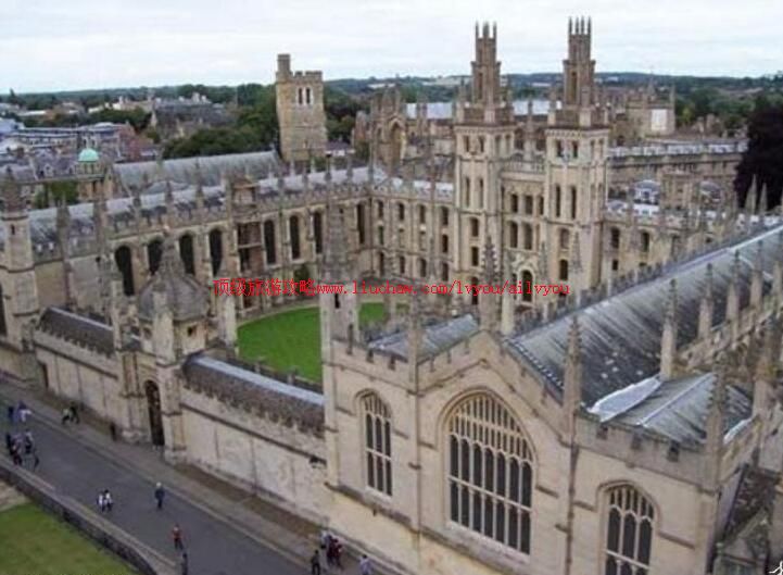 Ӣ��ţ���ѧУ԰���