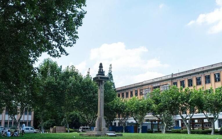 �Ϻ�ͬ�ô�ѧУ԰���