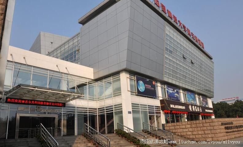 4A�������й����ʴ�ѧ�ݷ����У԰���