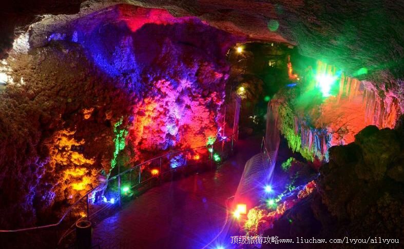 4Aɽ����Դ³ɽ�ܶ�Ⱥ�羰�����ι���