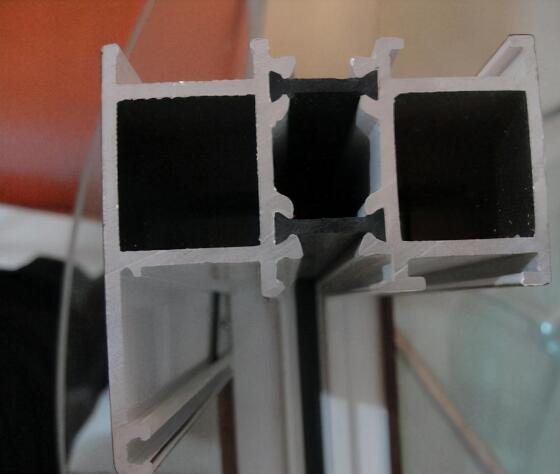 封阳台用什么材料门窗好 老师傅一分析秒懂!