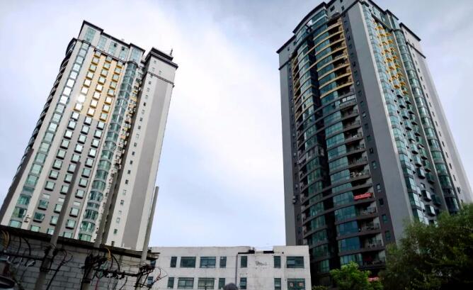 ���ݷ�Ӧ��ѡ����һ�� ���ѡ��¥���к����