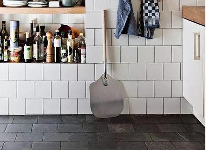 厨房不一定要打吊柜 试试墙上做壁龛设计