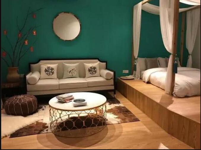 ���ʦ�Լ��汲��С�Ʒ����� ������ϯ�����е����۾�