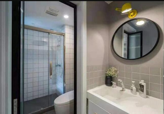 洗手台放卫生间外面的好处 这样装修需注意什么?