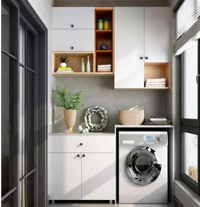 阳台的正确装修方式 打个洗衣柜把杂物都藏起来.