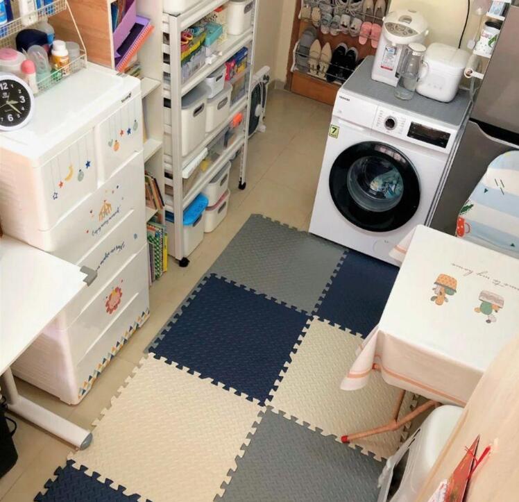 一家三口住进10㎡劏房 竟然也有1卧1厅1厨1卫.